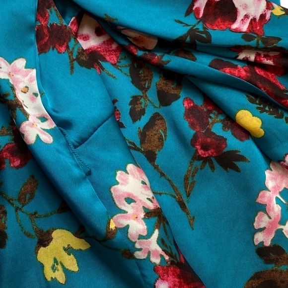 Zara Blouse Teal Floral V-neck with Peplum Sz Medium - Picture 9 of 11